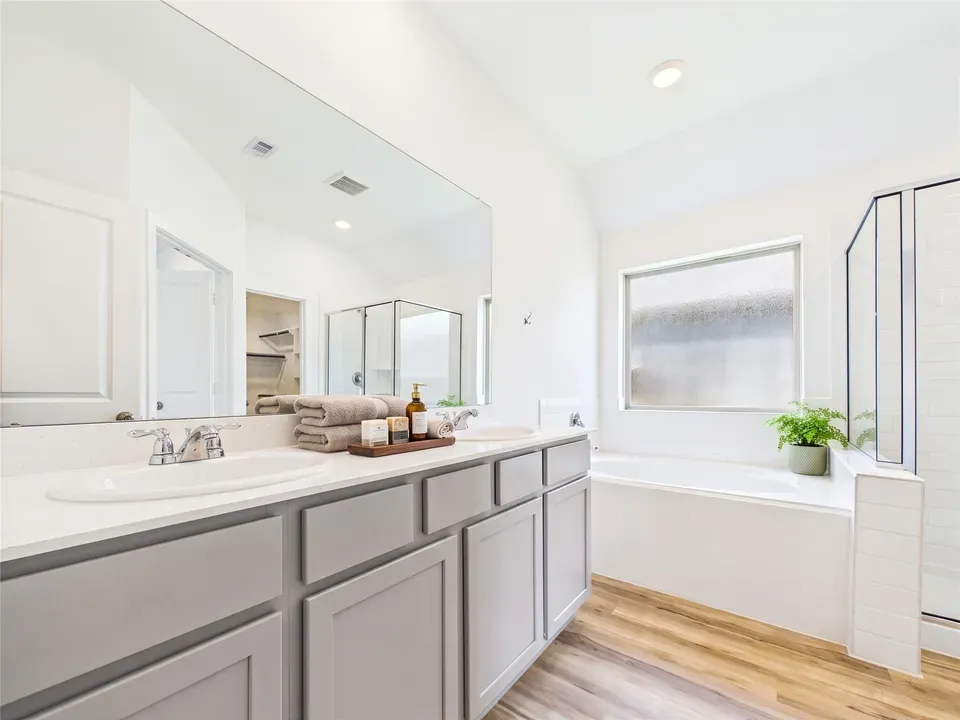4 Bed 2 Bath Modern Contemporary Residence in League City, TX - 5