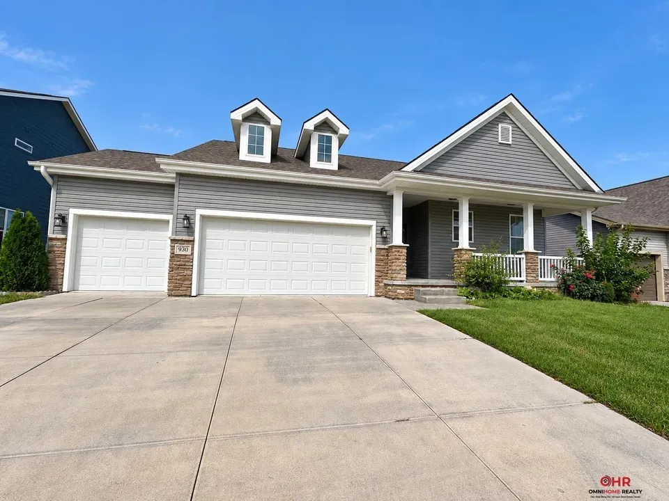 4 Bed 2 Bath Modern Contemporary Residence in Lincoln, NE - 3