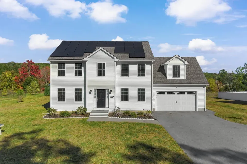 4 Bed 2 Bath Modern Contemporary Residence in Manchester, NH - 1