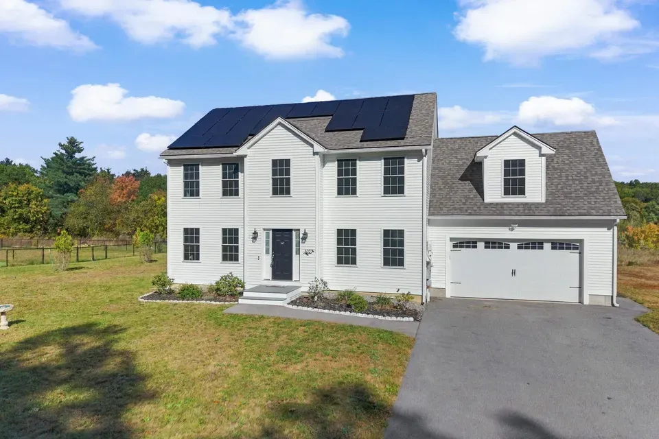 4 Bed 2 Bath Modern Contemporary Residence in Manchester, NH - 2