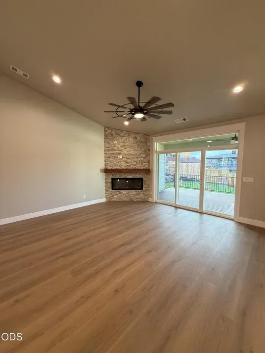 4 Bed 2 Bath Modern Contemporary Residence in Medford, OR - 3