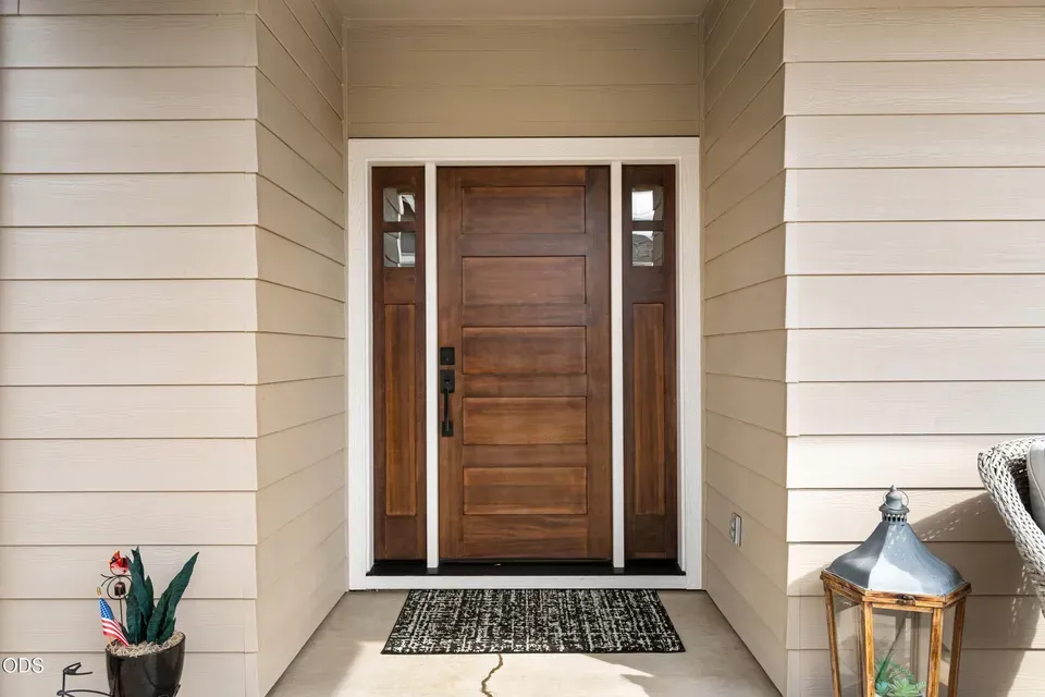 4 Bed 2 Bath Modern Contemporary Residence in Medford, OR - 2