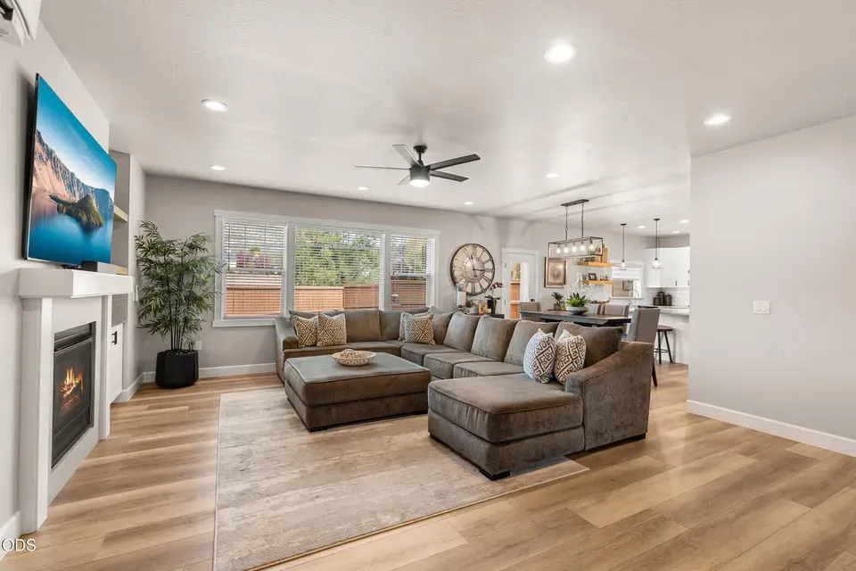 4 Bed 2 Bath Modern Contemporary Residence in Medford, OR - 4