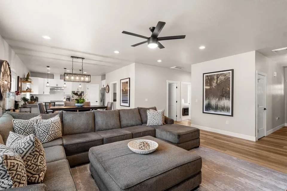 4 Bed 2 Bath Modern Contemporary Residence in Medford, OR - 5