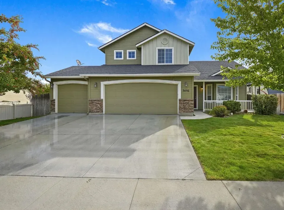 4 Bed 2 Bath Modern Contemporary Residence in Meridian, ID