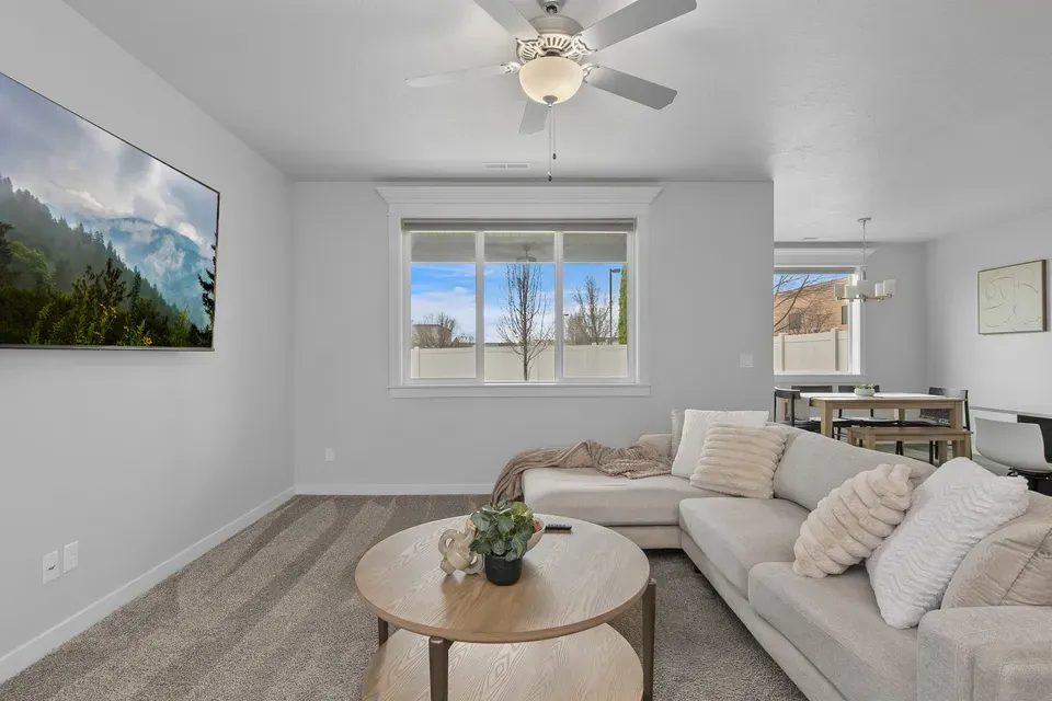 4 Bed 2 Bath Modern Contemporary Residence in Meridian, ID - 2