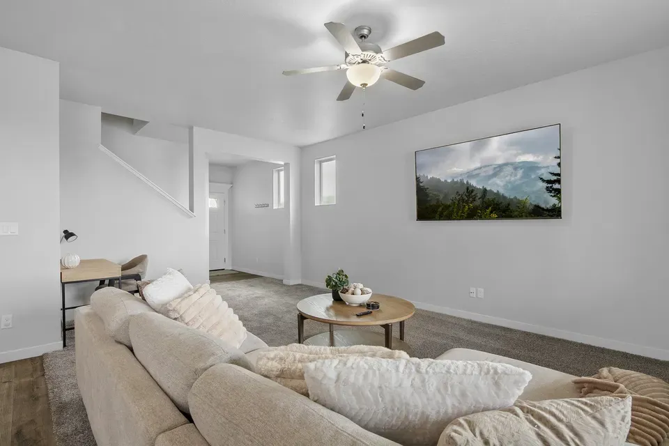 4 Bed 2 Bath Modern Contemporary Residence in Meridian, ID - 3