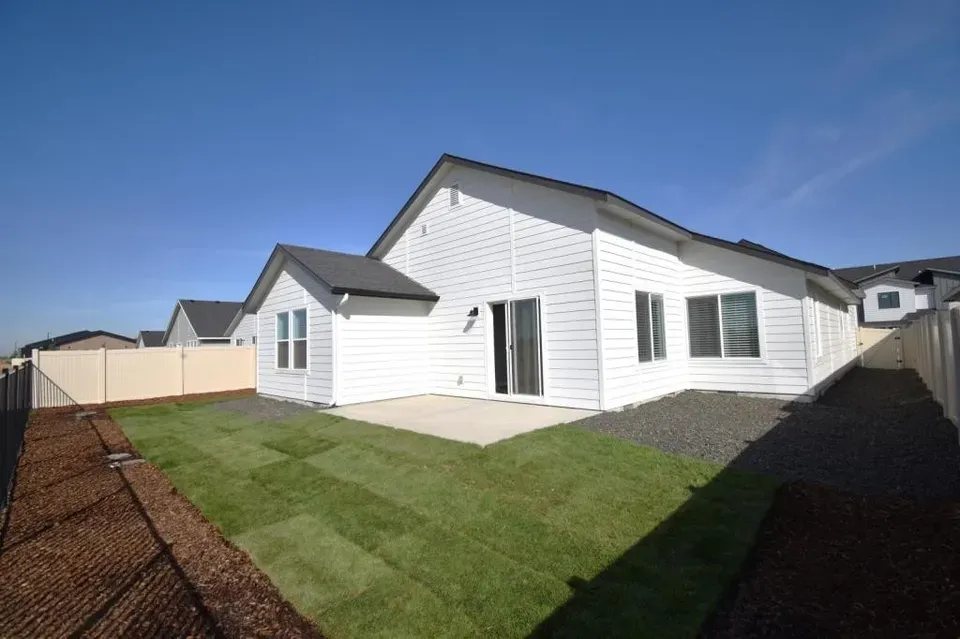 4 Bed 2 Bath Modern Contemporary Residence in Meridian, ID - 5