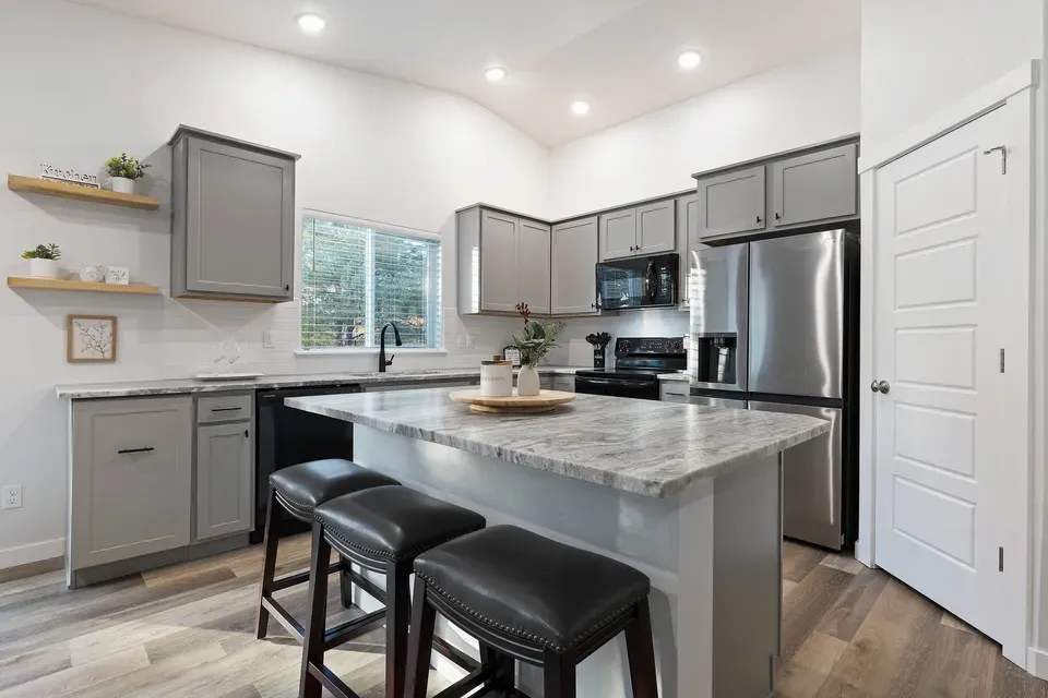 4 Bed 2 Bath Modern Contemporary Residence in Meridian, ID - 2