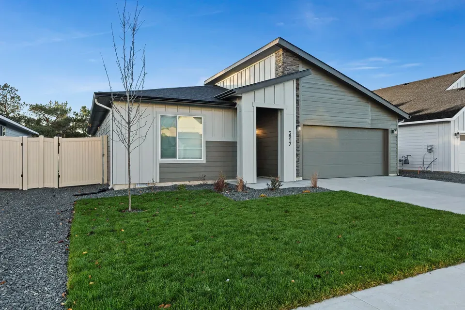 4 Bed 2 Bath Modern Contemporary Residence in Meridian, ID - 5