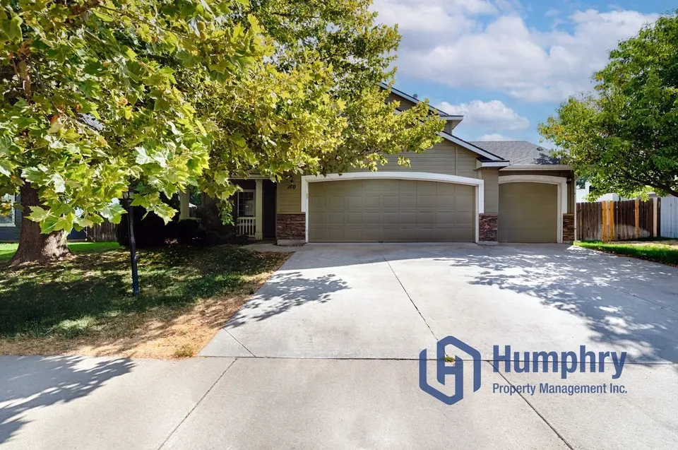 4 Bed 2 Bath Modern Contemporary Residence in Meridian, ID