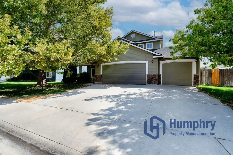 4 Bed 2 Bath Modern Contemporary Residence in Meridian, ID - 2