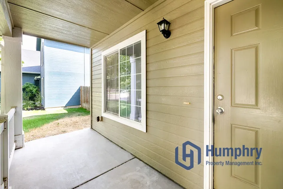 4 Bed 2 Bath Modern Contemporary Residence in Meridian, ID - 4