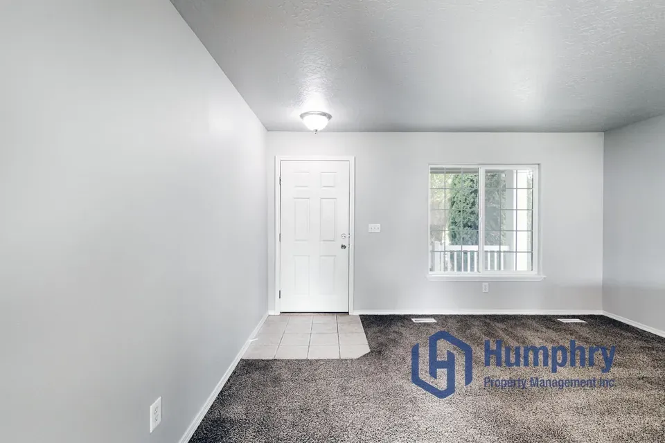 4 Bed 2 Bath Modern Contemporary Residence in Meridian, ID - 5