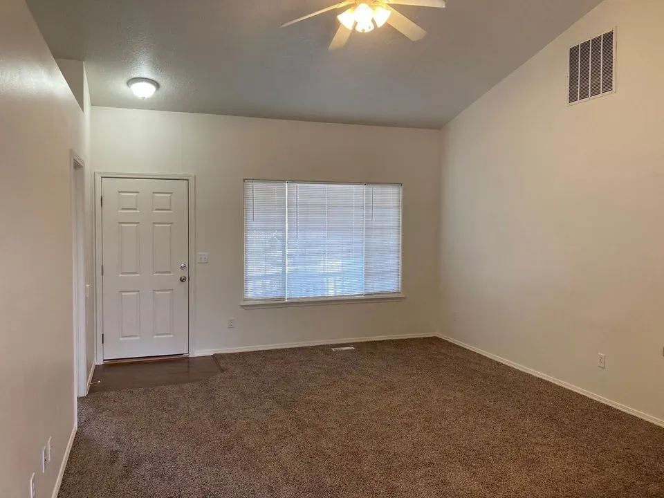 4 Bed 2 Bath Modern Contemporary Residence in Meridian, ID - 3