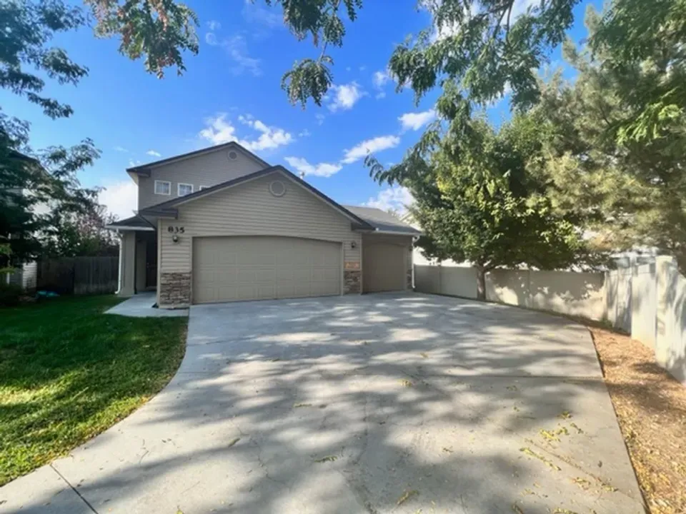 4 Bed 2 Bath Modern Contemporary Residence in Meridian, ID