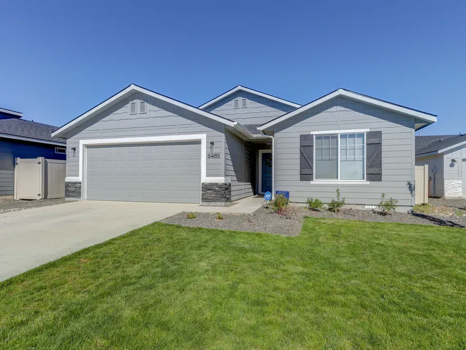 4 Bed 2 Bath Modern Contemporary Residence in Meridian, ID