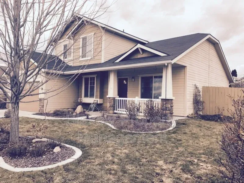 4 Bed 2 Bath Modern Contemporary Residence in Nampa, ID - 2