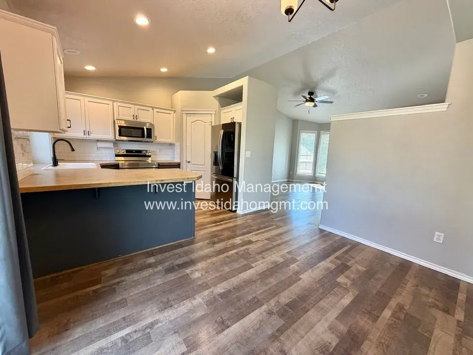 4 Bed 2 Bath Modern Contemporary Residence in Nampa, ID - 4