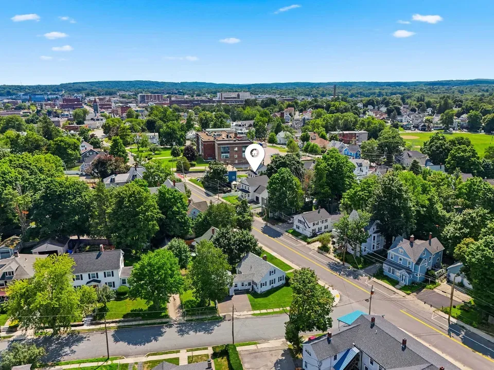 4 Bed 2 Bath Modern Contemporary Residence in Nashua, NH