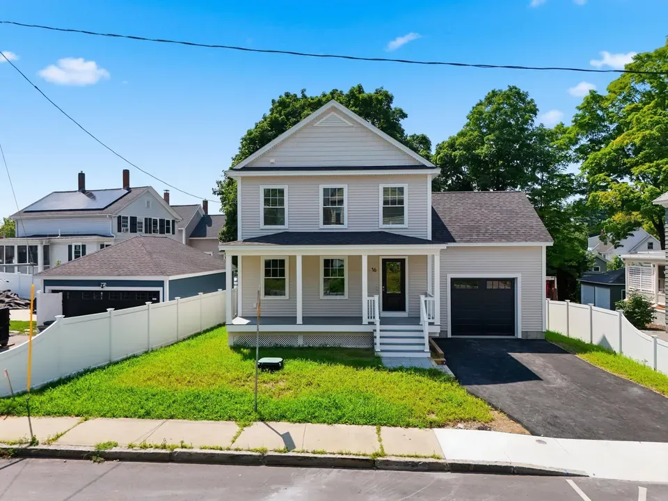 4 Bed 2 Bath Modern Contemporary Residence in Nashua, NH - 2