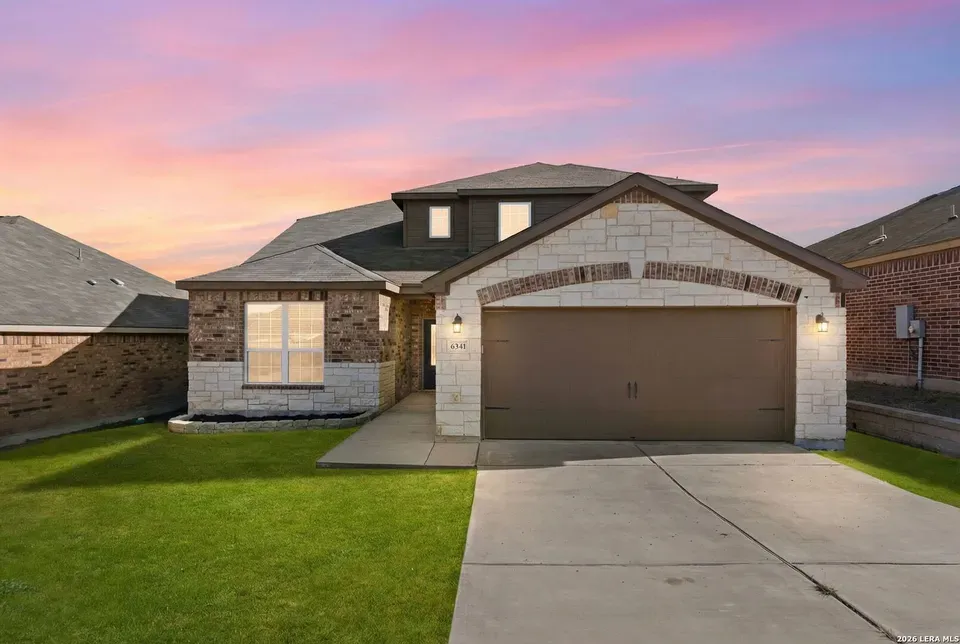 4 Bed 2 Bath Modern Contemporary Residence in New Braunfels, TX