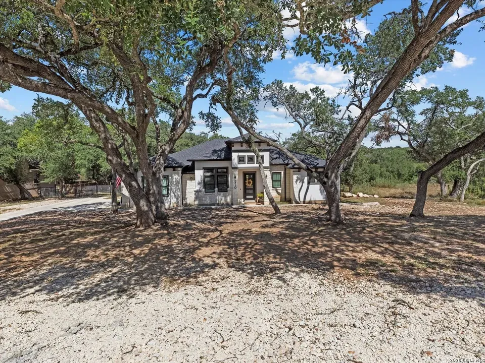 4 Bed 2 Bath Modern Contemporary Residence in New Braunfels, TX