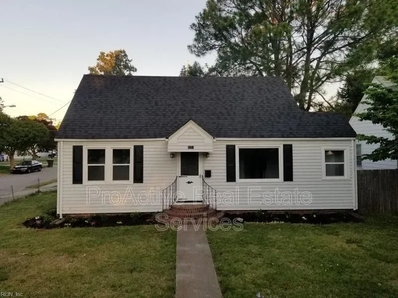 4 Bed 2 Bath Modern Contemporary Residence in Norfolk, VA