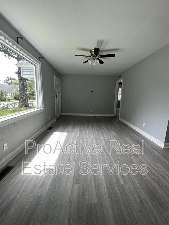 4 Bed 2 Bath Modern Contemporary Residence in Norfolk, VA - 3