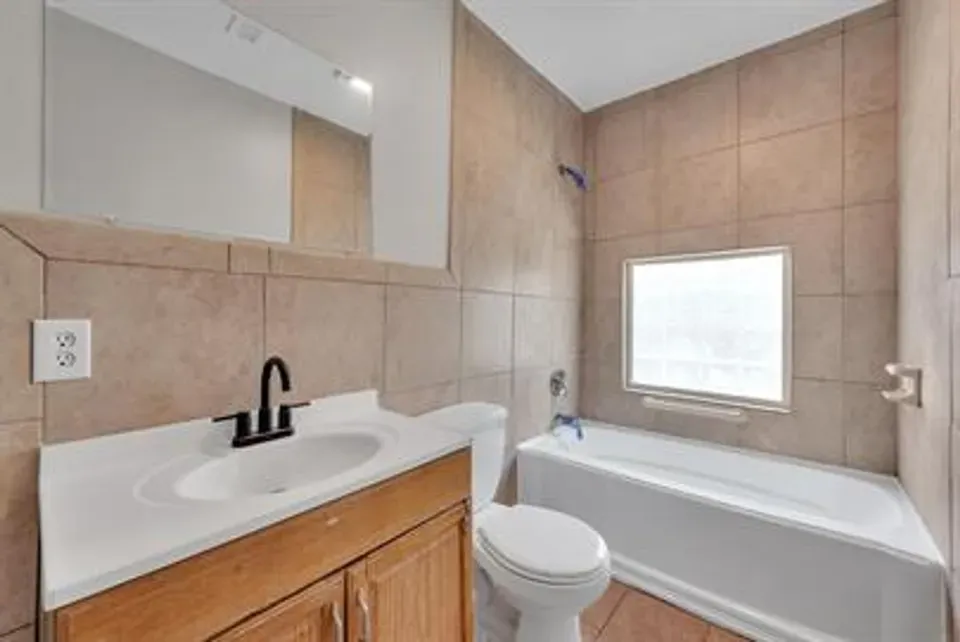 4 Bed 2 Bath Modern Contemporary Residence in Norfolk, VA - 2
