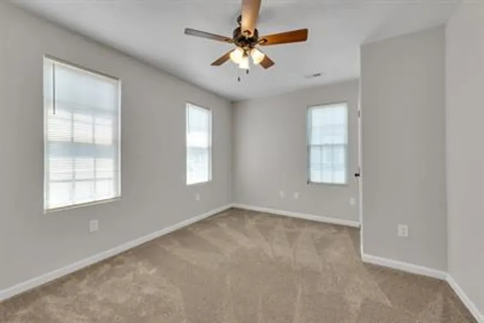 4 Bed 2 Bath Modern Contemporary Residence in Norfolk, VA - 4