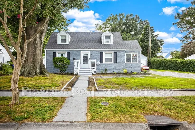 4 Bed 2 Bath Modern Contemporary Residence in Norfolk, VA