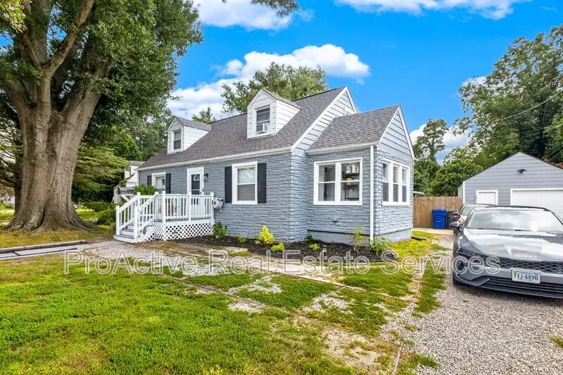 4 Bed 2 Bath Modern Contemporary Residence in Norfolk, VA - 3