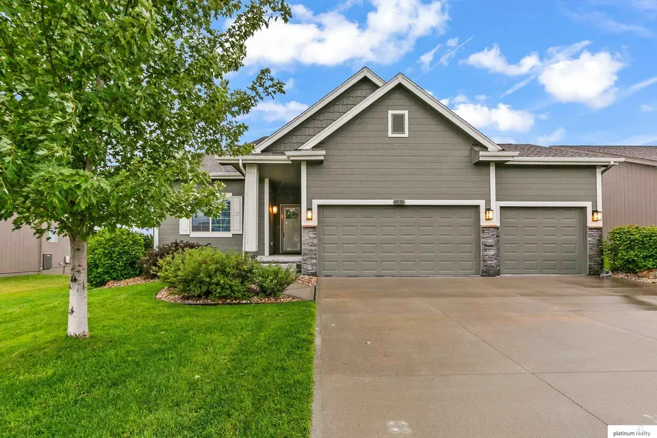 4 Bed 2 Bath Modern Contemporary Residence in Omaha, NE