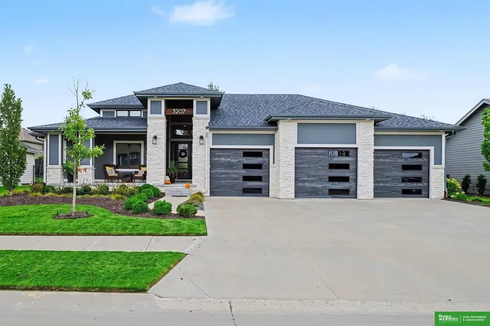 4 Bed 2 Bath Modern Contemporary Residence in Omaha, NE - 2