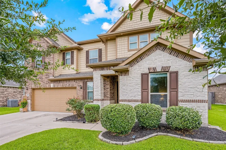 4 Bed 2 Bath Modern Contemporary Residence in Pearland, TX - 3