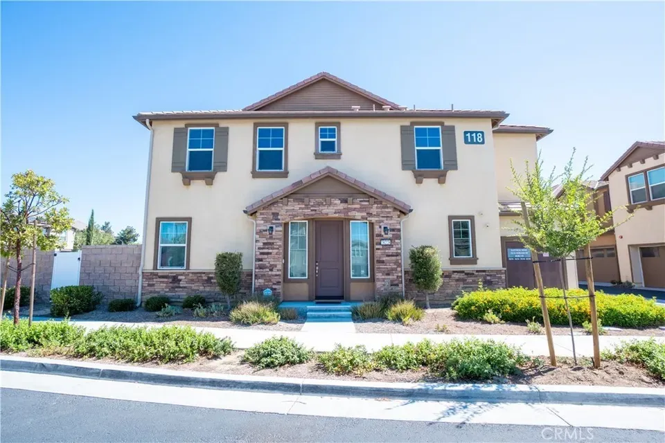 4 Bed 2 Bath Modern Contemporary Residence in Temecula, CA - 2