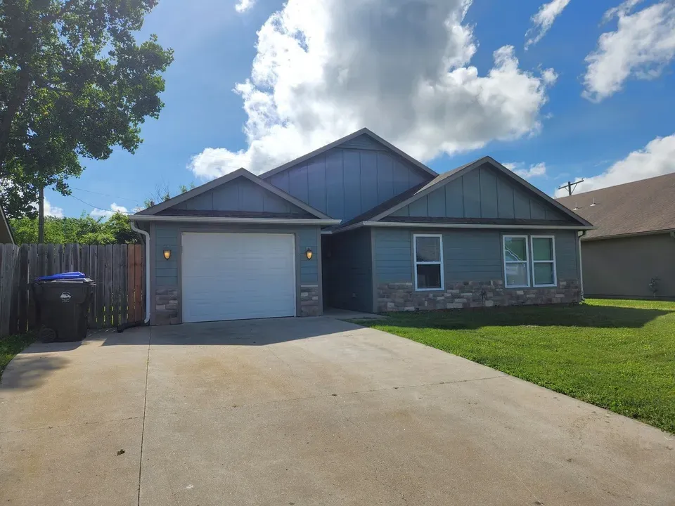 4 Bed 2 Bath Modern Contemporary Residence in Topeka, KS - 1