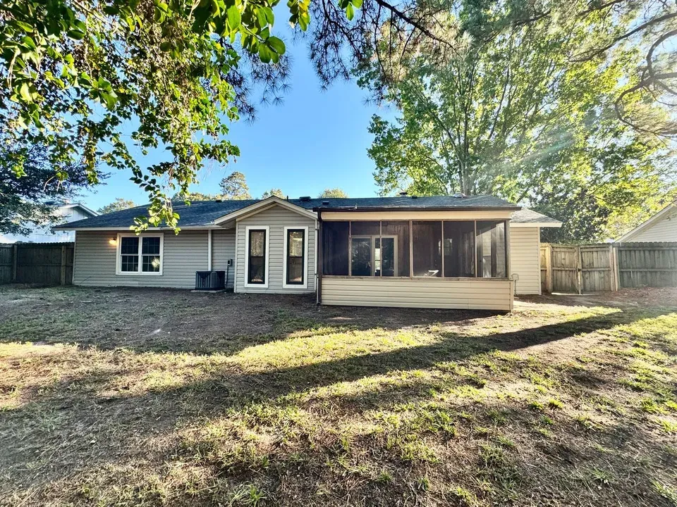 4 Bed 2 Bath Modern Contemporary Residence in Virginia Beach, VA - 2