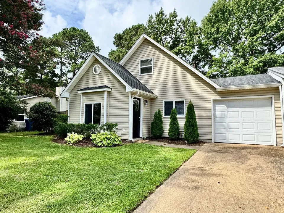 4 Bed 2 Bath Modern Contemporary Residence in Virginia Beach, VA
