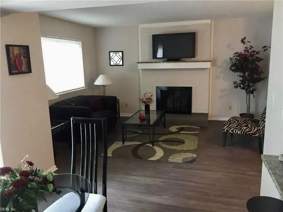 4 Bed 2 Bath Modern Contemporary Residence in Virginia Beach, VA - 2