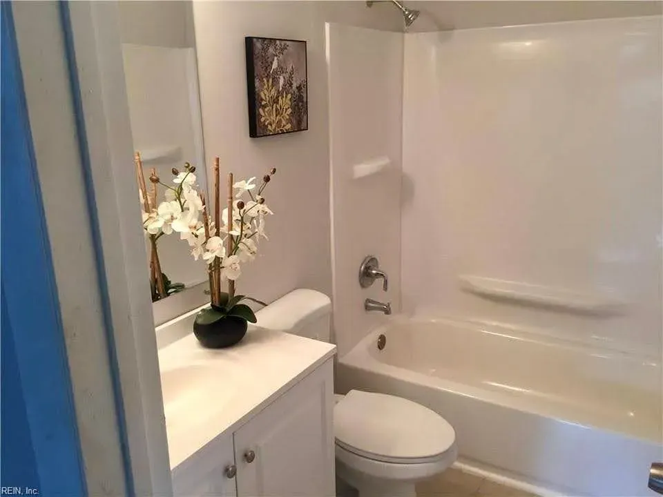 4 Bed 2 Bath Modern Contemporary Residence in Virginia Beach, VA - 3