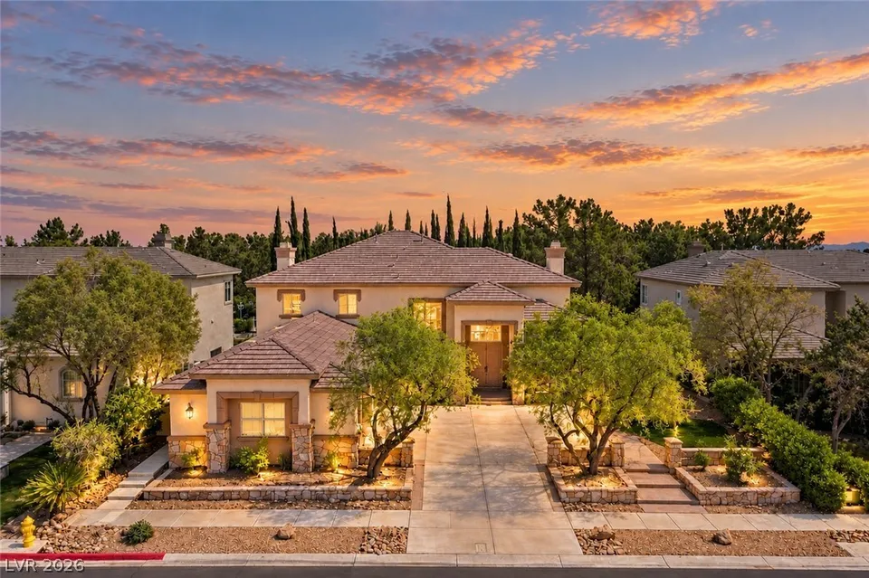 4 Bed 2 Bath Modern Farmhouse in Las Vegas, NV
