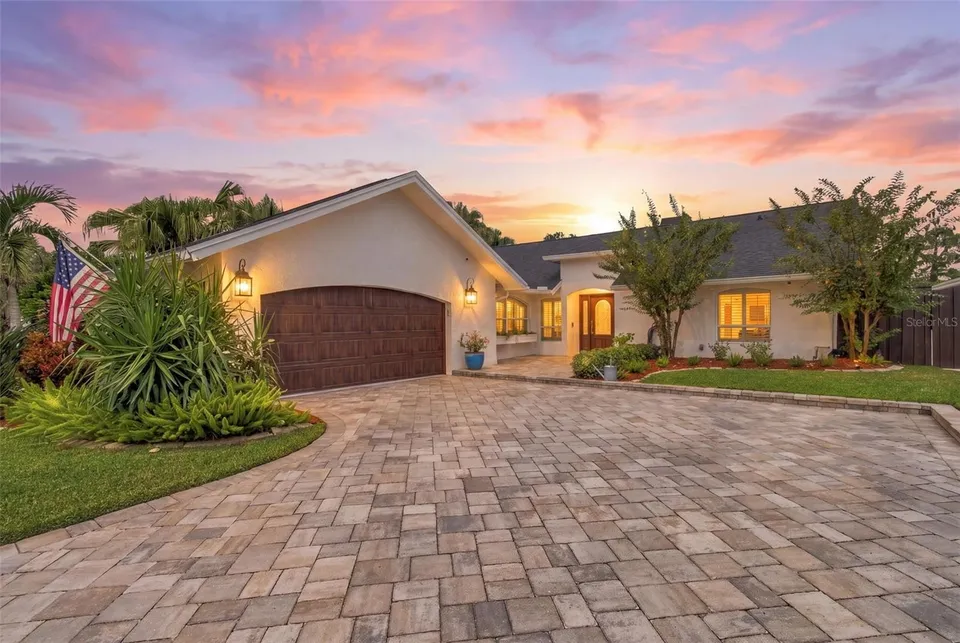 4 Bed 2 Bath Transitional Coastal in Tampa, FL