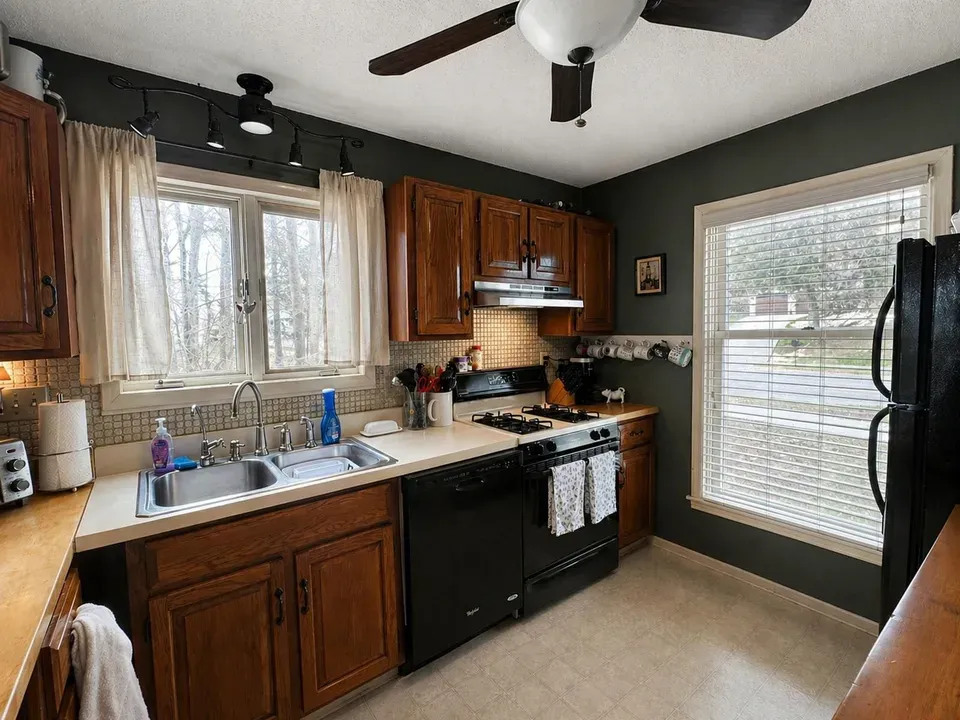 4 Bed 2 Bath Multi-Unit Residential Property in Burlington, VT - 4