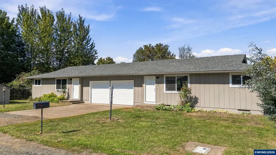4 Bed 2 Bath Multi-Unit Residential Property in Corvallis, OR - 2