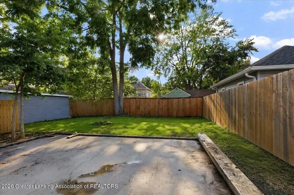 4 Bed 2 Bath Multi-Unit Residential Property in Lansing, MI - 5