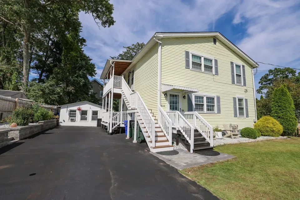 4 Bed 2 Bath Multi-Unit Residential Property in Manchester, NH