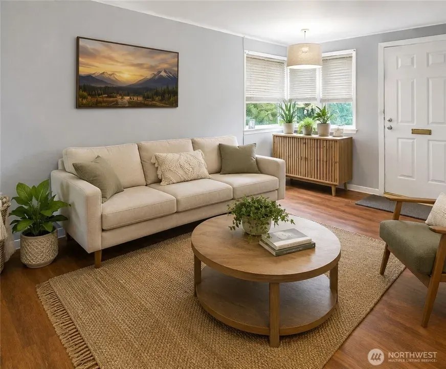 4 Bed 2 Bath Multi-Unit Residential Property in Seattle, WA - 2
