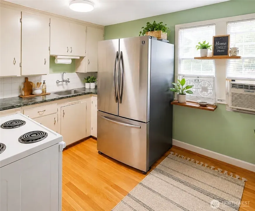 4 Bed 2 Bath Multi-Unit Residential Property in Seattle, WA - 3